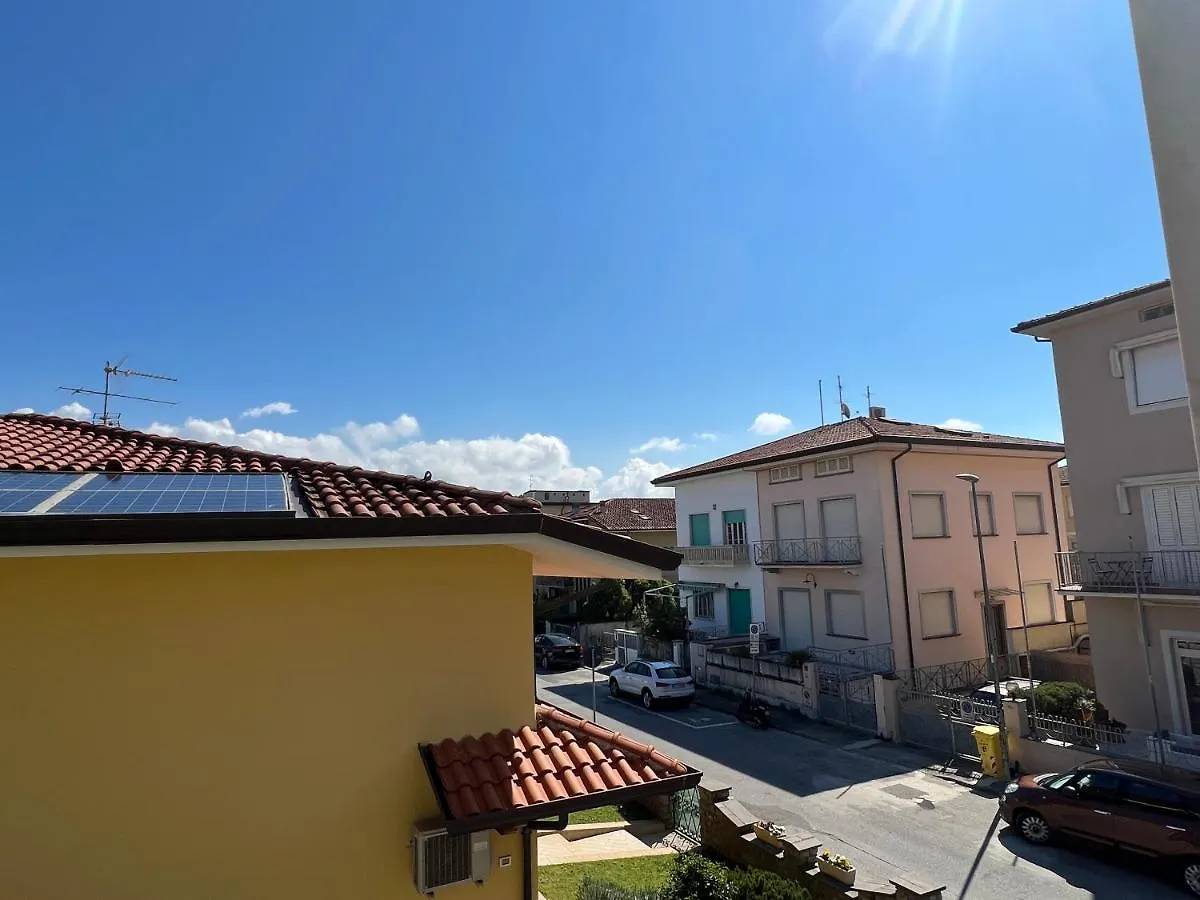 Villa Sophia Mare 1 Lido di Camaiore Apartment